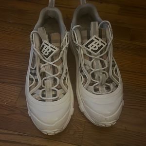 Burrberry shoes no insole or box